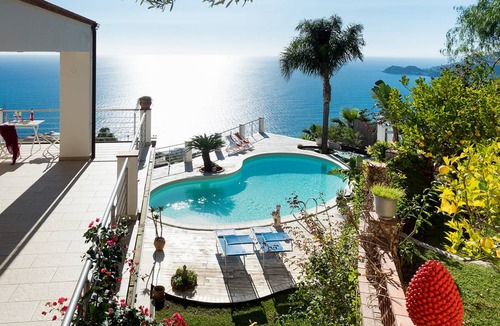 Letojanni Villa | 220 m² Villa ∙ 4 bedrooms ∙ 8 guests