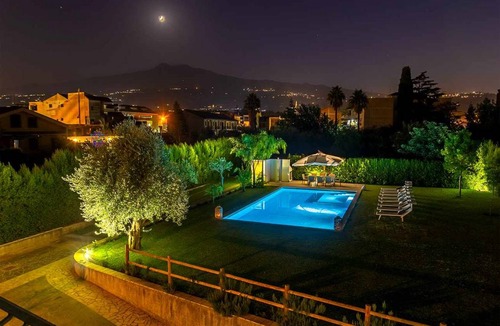Fiumefreddo di Sicilia House | 230 m² House ∙ 6 bedrooms ∙ 12 guests