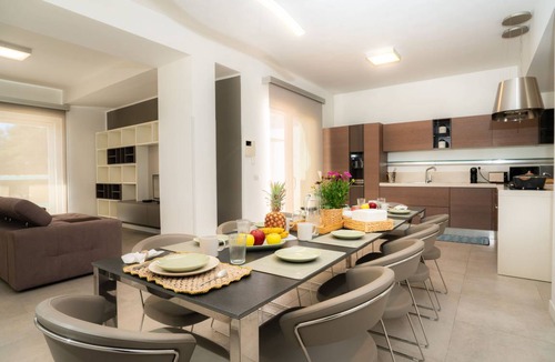 Isola Villa | 249 m² Villa ∙ 4 bedrooms ∙ 13 guests