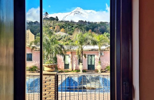 Giarre Villa | 250 m² Villa ∙ 4 bedrooms ∙ 12 guests