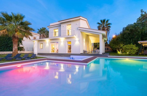 Syracuse Villa | 250 m² Villa ∙ 4 bedrooms ∙ 8 guests