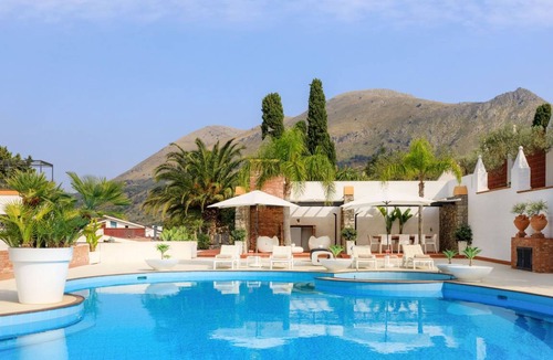 Carini Villa | 250 m² Villa ∙ 6 bedrooms ∙ 13 guests