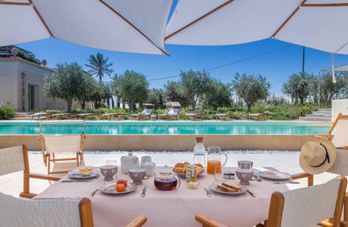 Noto Villa | 250 m² Villa ∙ 6 bedrooms ∙ 12 guests