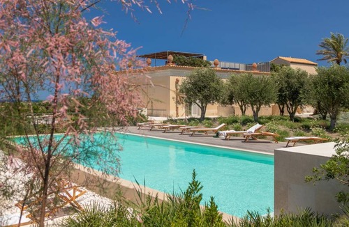 Noto Villa | 250 m² Villa ∙ 6 bedrooms ∙ 12 guests