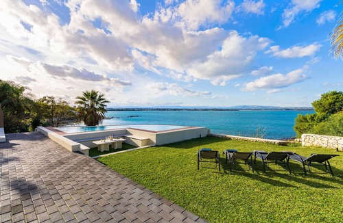 Syracuse Villa | 280 m² Villa ∙ 4 bedrooms ∙ 8 guests
