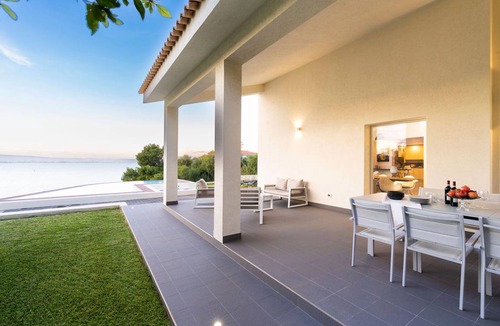 Syracuse Villa | 280 m² Villa ∙ 4 bedrooms ∙ 8 guests