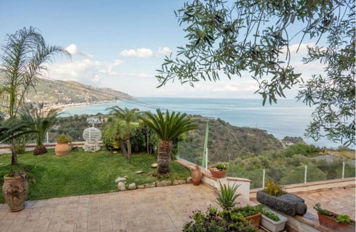 Taormina Villa | 287 m² Villa ∙ 8 bedrooms ∙ 16 guests