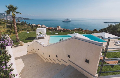 Giardini Naxos Villa | 290 m² Villa ∙ 5 bedrooms ∙ 10 guests