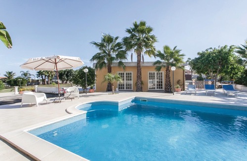 Giarre House | 3 bedroom accommodation in Giarre CT