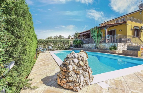 Torre Colonna-sperone House | 3 bedroom accommodation in Altavilla Milicia PA