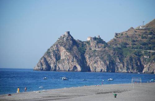 Santa Teresa di Riva Bed & Breakfast | 30 m² Bed and breakfast ∙ 3 guests
