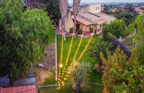 Pedara House | 300 m² House ∙ 4 bedrooms ∙ 11 guests