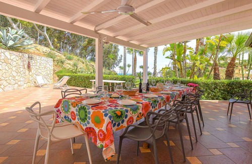 Balestrate House | 300 m² House ∙ 8 bedrooms ∙ 23 guests