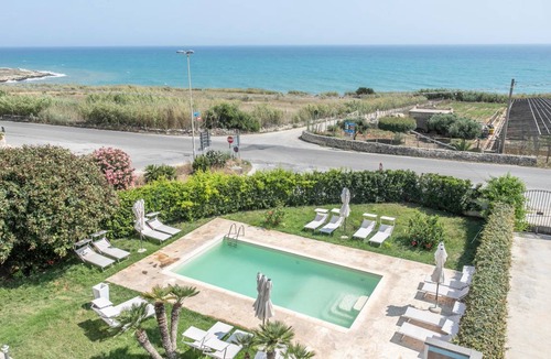 Cava dʼAliga House | 300 m² House ∙ 8 bedrooms ∙ 20 guests