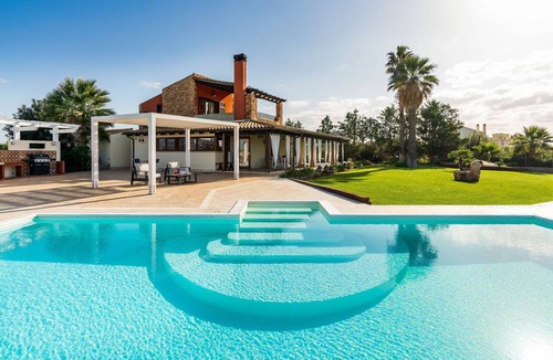 Paceco Villa | 300 m² Villa ∙ 5 bedrooms ∙ 9 guests