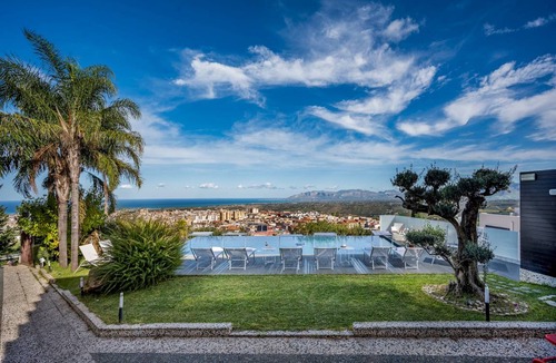 Alcamo Villa | 300 m² Villa ∙ 6 bedrooms ∙ 14 guests