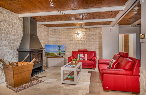Alcamo Villa | 300 m² Villa ∙ 6 bedrooms ∙ 14 guests