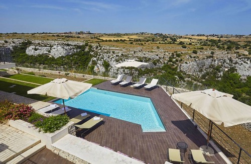 Modica Villa | 300 m² Villa ∙ 7 bedrooms ∙ 16 guests