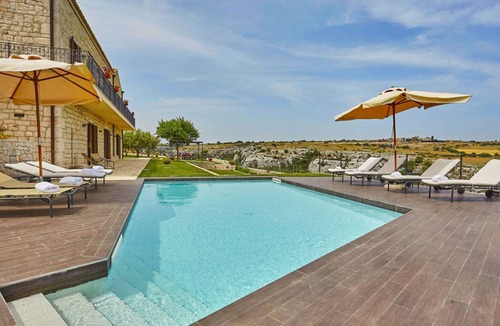 Modica Villa | 300 m² Villa ∙ 7 bedrooms ∙ 16 guests