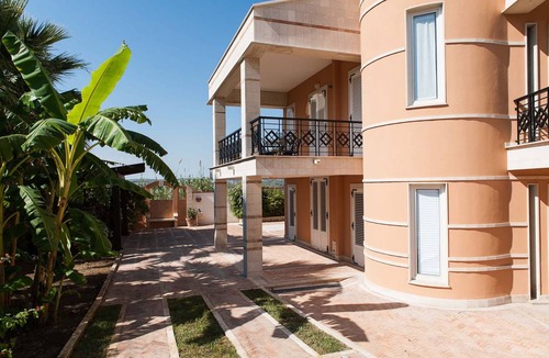 San Lorenzo Villa | 300 m² Villa ∙ 7 bedrooms ∙ 14 guests