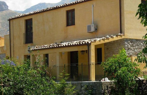 Collesano House | 35 m² Farmhouse ∙ 5 guests