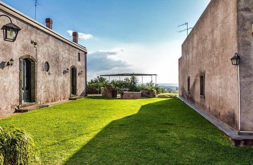 Fiumefreddo di Sicilia House | 350 m² House ∙ 10 bedrooms ∙ 18 guests