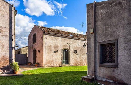 Fiumefreddo di Sicilia House | 350 m² House ∙ 10 bedrooms ∙ 18 guests