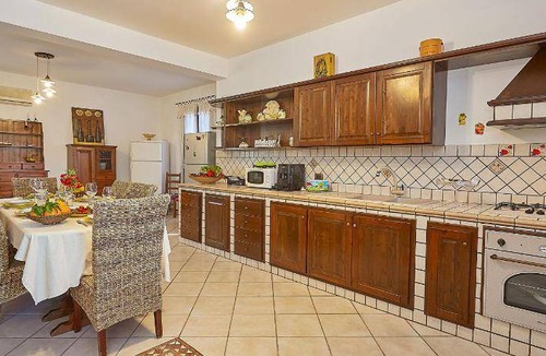 Altavilla Milicia Villa | 350 m² Villa ∙ 5 bedrooms ∙ 12 guests
