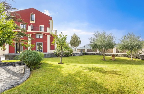 Aci Sant'Antonio Villa | 350 m² Villa ∙ 3 bedrooms ∙ 12 guests