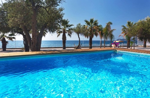 Letojanni Villa | 350 m² Villa ∙ 8 bedrooms ∙ 16 guests