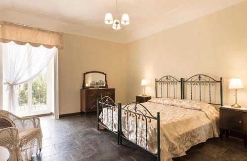 Chiaramonte Gulfi House | 377 m² Farmhouse ∙ 8 bedrooms ∙ 30 guests