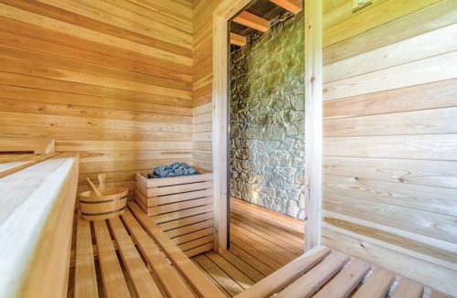 Alia House | 4 bedroom accommodation in Alia PA