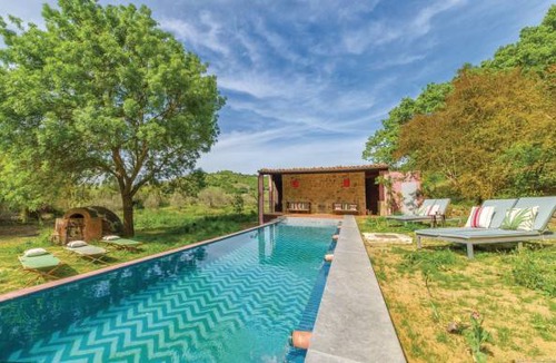 Alia House | 4 bedroom accommodation in Alia PA