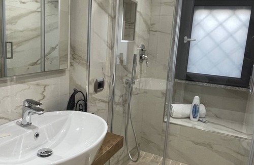 Secondigliano Bed & Breakfast | 4 bedroom bed & breakfast in naples