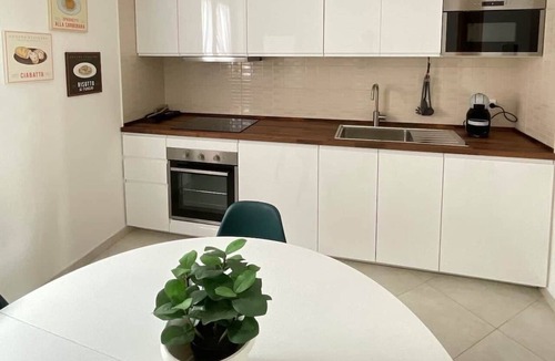 Casavatore Apartment | 4 km from Airport, Private parking Elowen