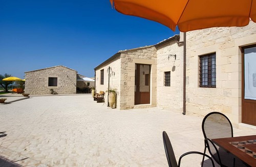 Ragusa Bed & Breakfast | 40 m² Bed and breakfast ∙ 2 bedrooms ∙ 127 guests