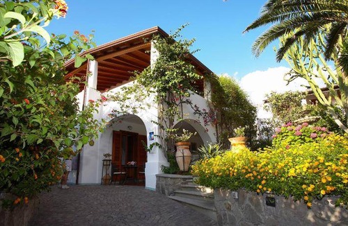 Lipari Historic Centre Apartment | 40 m² Serviced apartment ∙ 5 guests