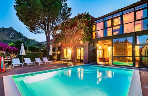 Taormina Villa | 400 m² Villa ∙ 5 bedrooms ∙ 10 guests