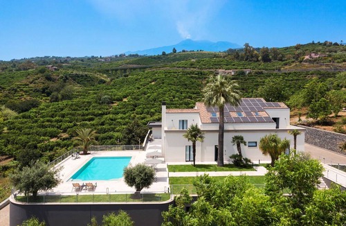 Mascali Villa | 400 m² Villa ∙ 6 bedrooms ∙ 11 guests
