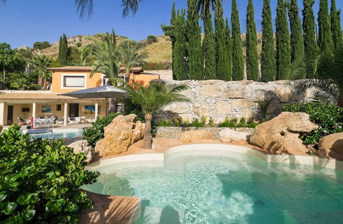 Agrigento Villa | 400 m² Villa ∙ 7 bedrooms ∙ 14 guests