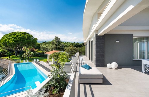 Stazzo Villa | 400 m² Villa ∙ 8 bedrooms ∙ 16 guests