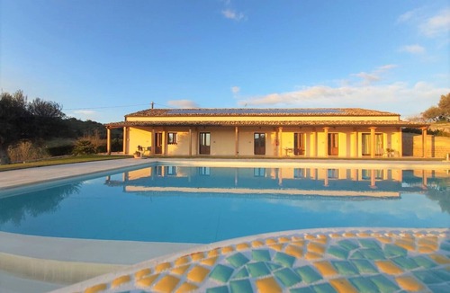 Chiaramonte Gulfi Villa | 5 cottages overlooking the Sicilian countryside, suitable for families