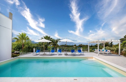Alcamo Marina Villa | 500 m² Villa ∙ 6 bedrooms ∙ 12 guests
