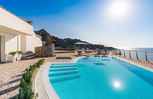 Giardini Naxos Villa | 600 m² Villa ∙ 10 bedrooms ∙ 20 guests