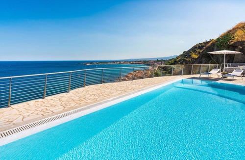 Giardini Naxos Villa | 600 m² Villa ∙ 10 bedrooms ∙ 20 guests