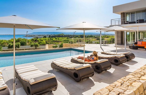 Syracuse Villa | 600 m² Villa ∙ 6 bedrooms ∙ 12 guests