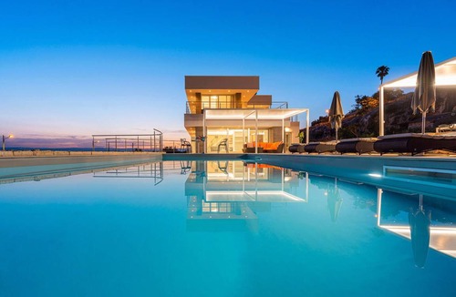Syracuse Villa | 600 m² Villa ∙ 6 bedrooms ∙ 12 guests