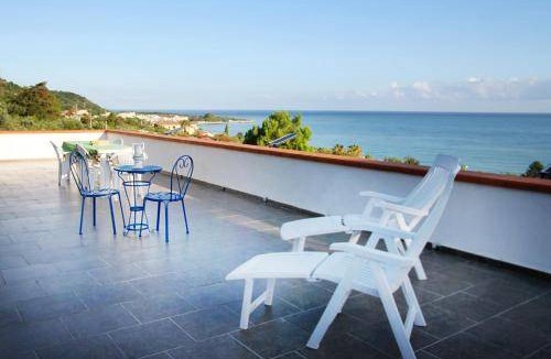 Caronia Villa | 70 m² Villa ∙ 2 bedrooms ∙ 5 guests