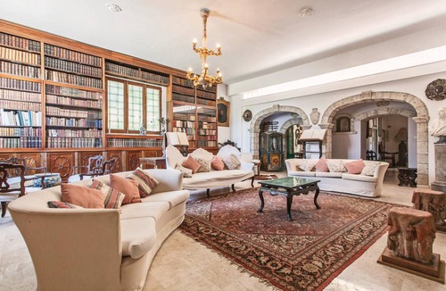 Venetico House | 700 m² House ∙ 9 bedrooms ∙ 16 guests