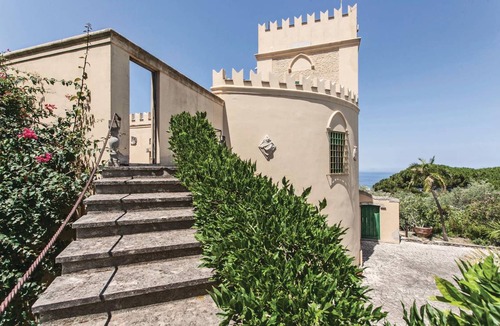 Venetico House | 700 m² House ∙ 9 bedrooms ∙ 16 guests